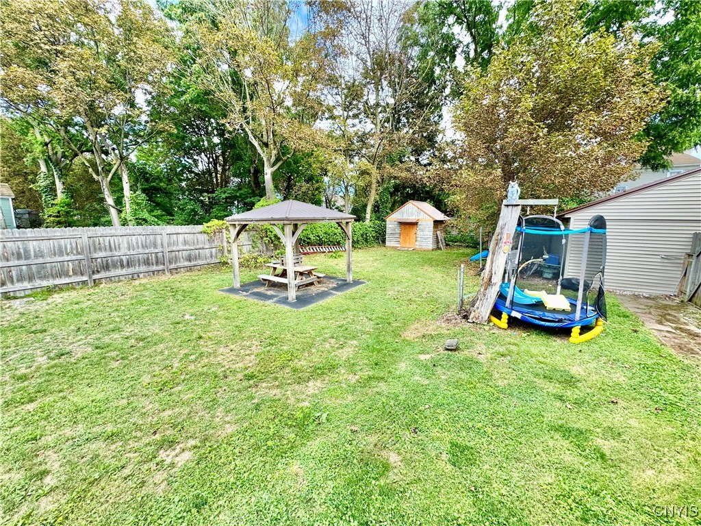 Syracuse, New York 13205, United States, 9 Bedrooms Bedrooms, ,3 BathroomsBathrooms,Residential,Active,211543