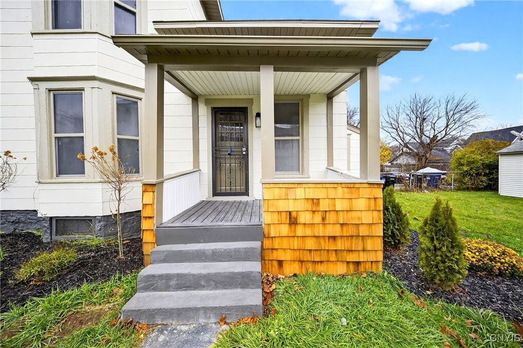 Photo of 200 Helen Street, Syracuse, NY 13203 (MLS # S1652273)