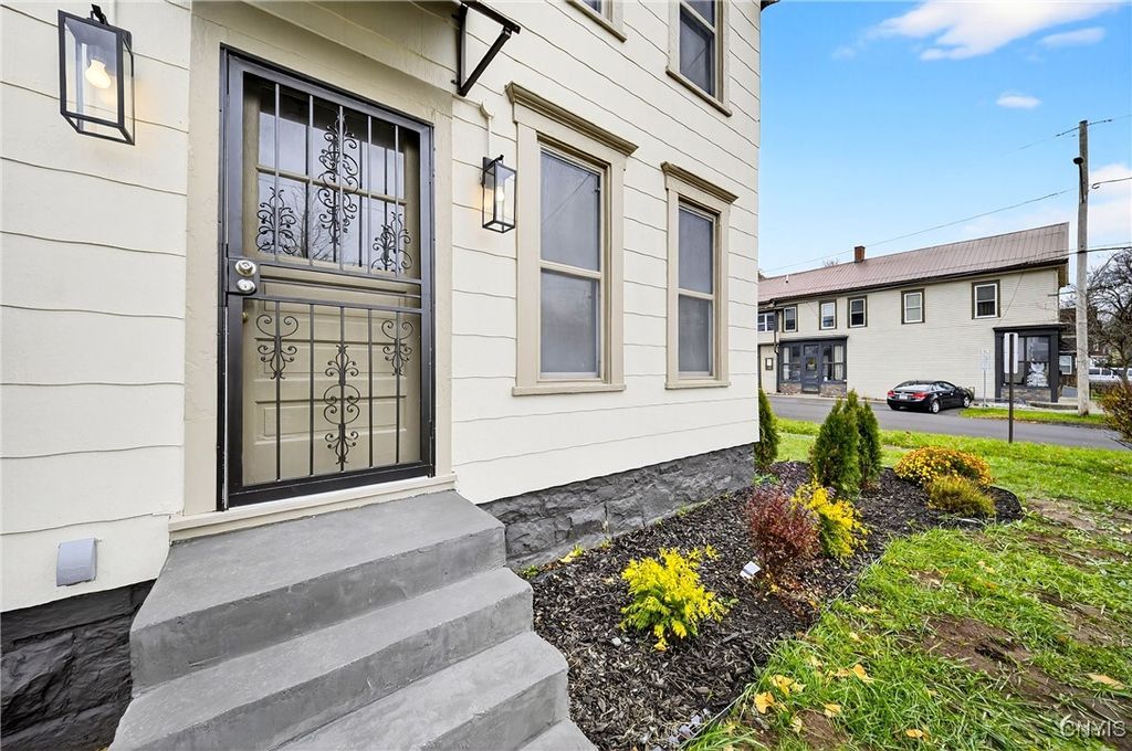 Photo of 200 Helen Street, Syracuse, NY 13203 (MLS # S1652273)