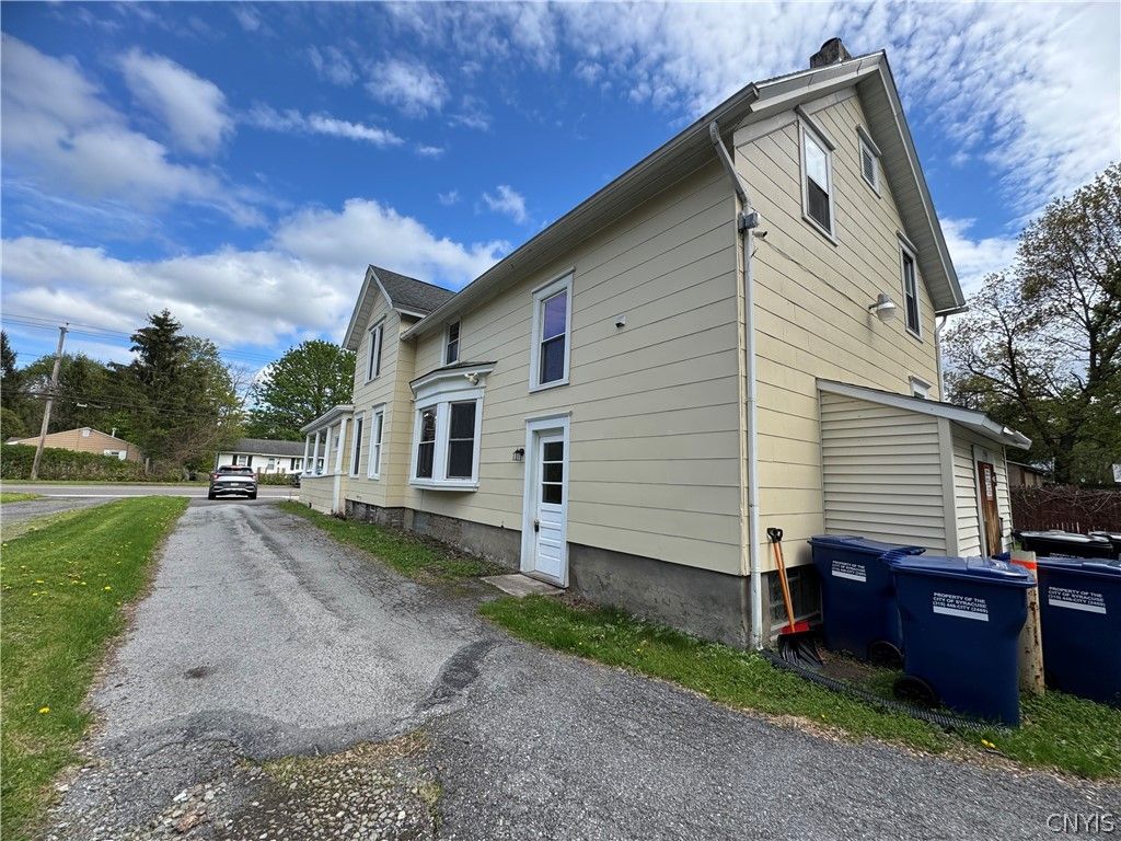 Photo of 1714 Valley Drive #16, Syracuse, NY 13207 (MLS # S1676010)