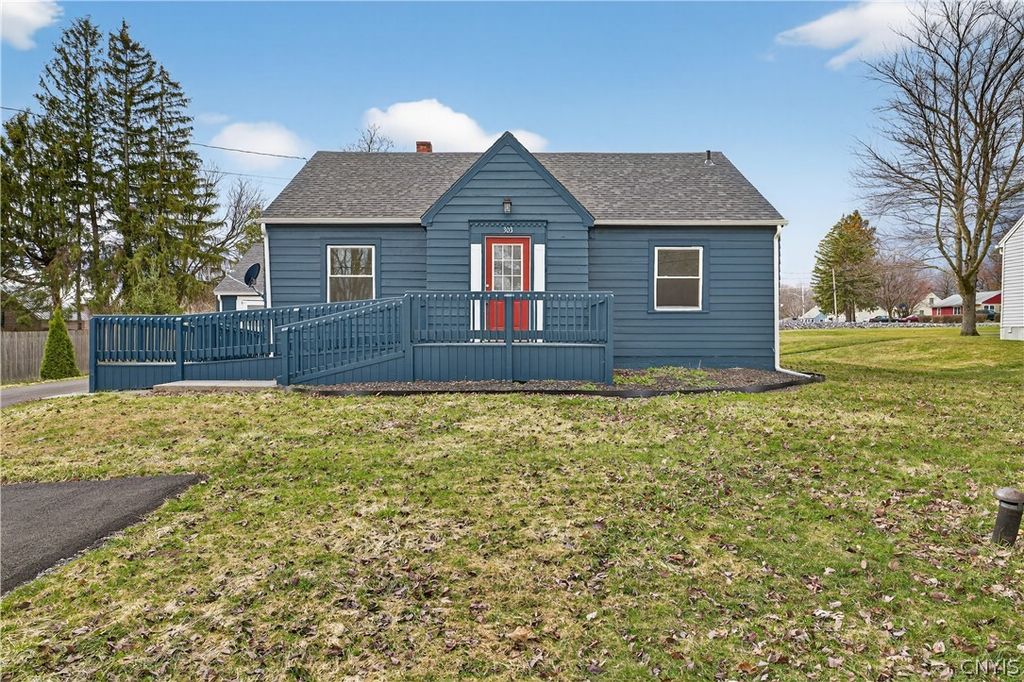 Photo of 303 E Fremont Road, Manlius, NY 13057 (MLS # S1667121)