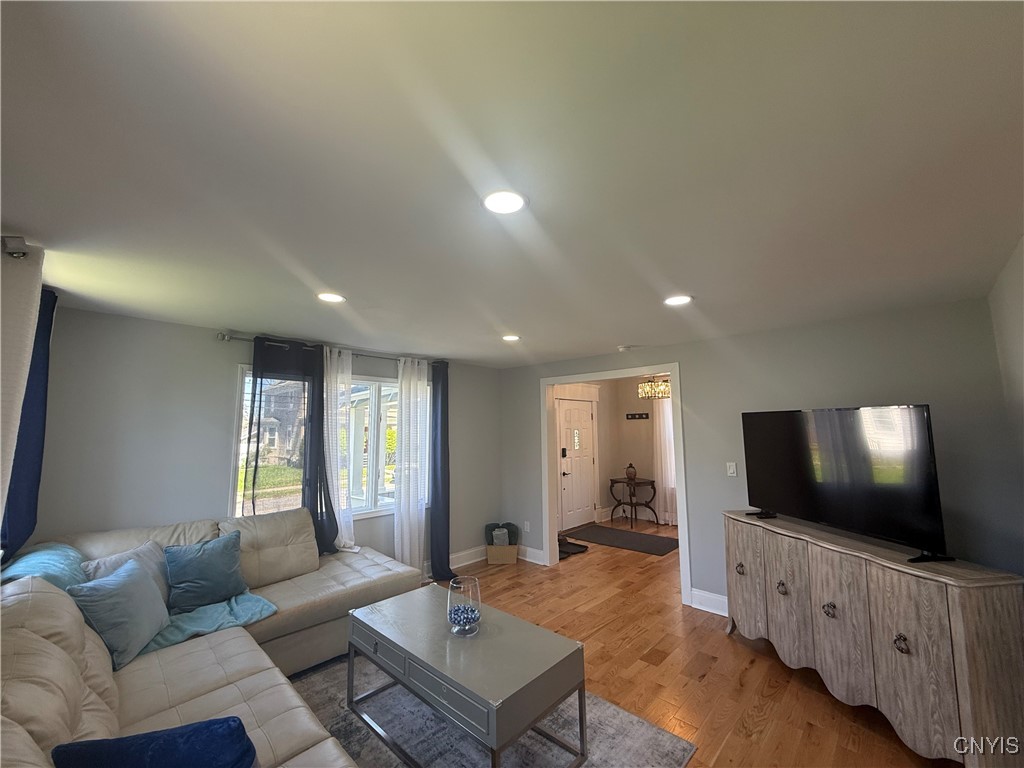 9 Seward Avenue, Utica, New York image 4
