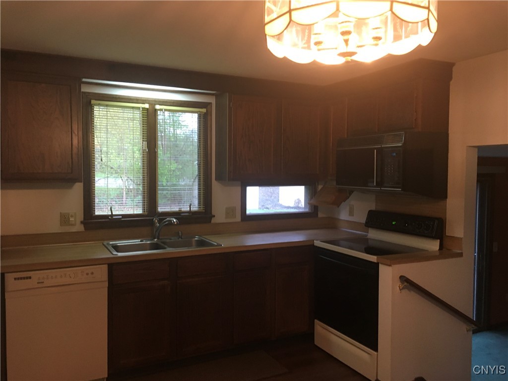 7653 Windsor Drive, Clay, New York image 6