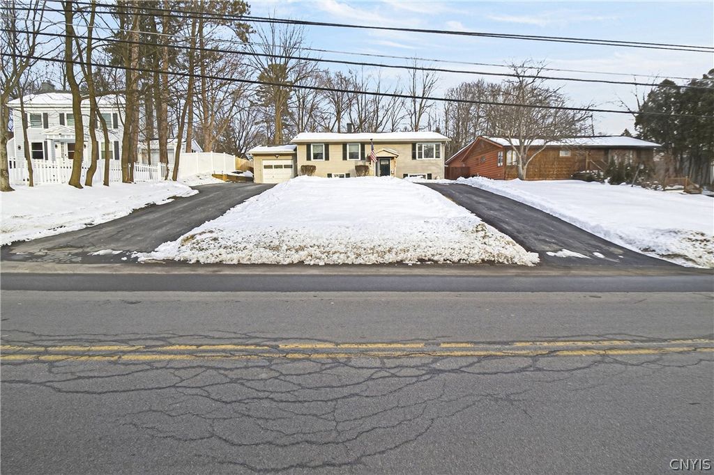 Photo of 2813 Oneida Street, Utica, NY 13501 (MLS # S1665793)