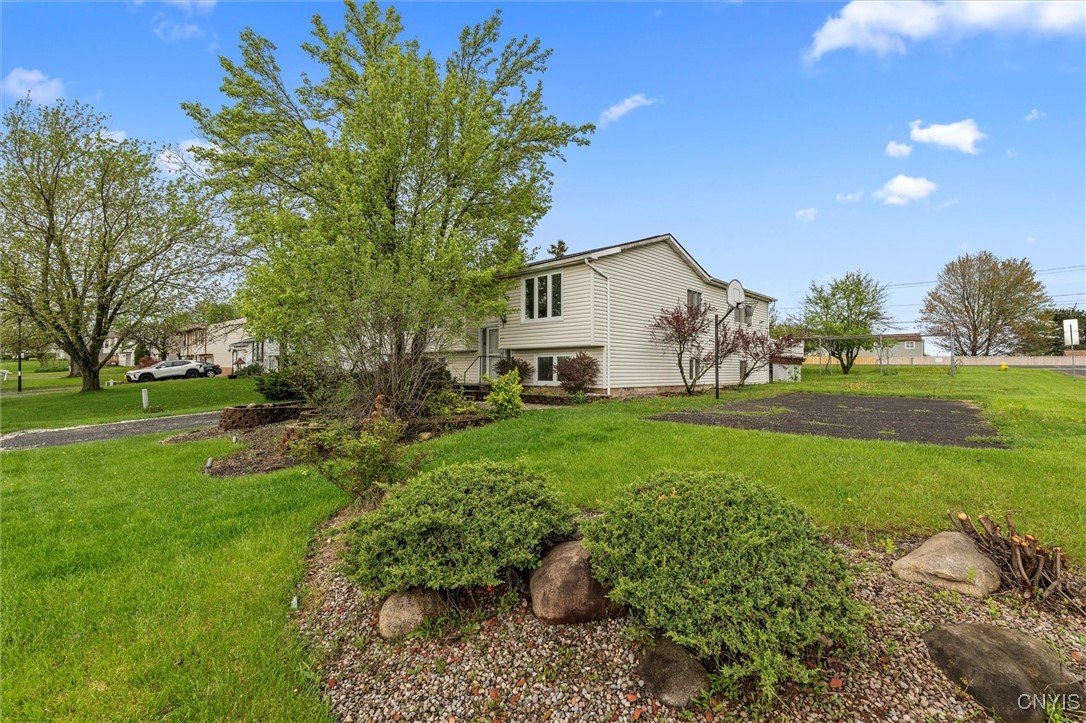 7700 Fitzpatrick Drive, Clay, New York image 7