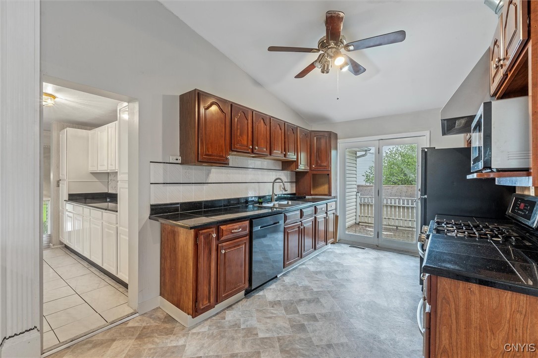 7700 Fitzpatrick Drive, Clay, New York image 26