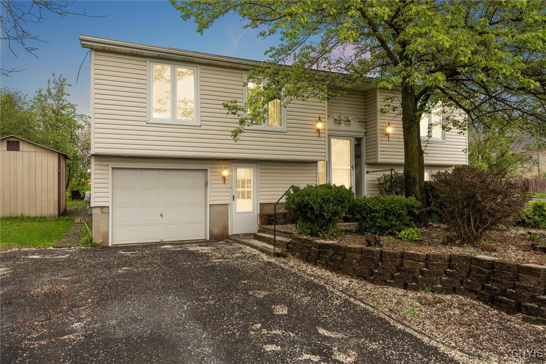 7700 Fitzpatrick Drive, Clay, New York image 1
