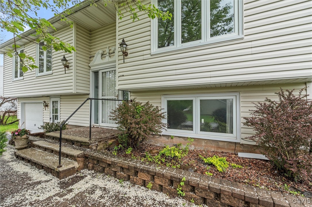 7700 Fitzpatrick Drive, Clay, New York image 3