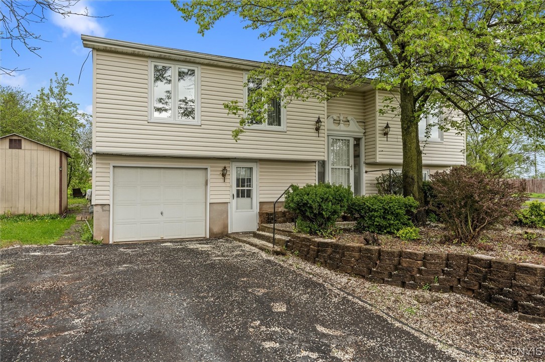 7700 Fitzpatrick Drive, Clay, New York image 2
