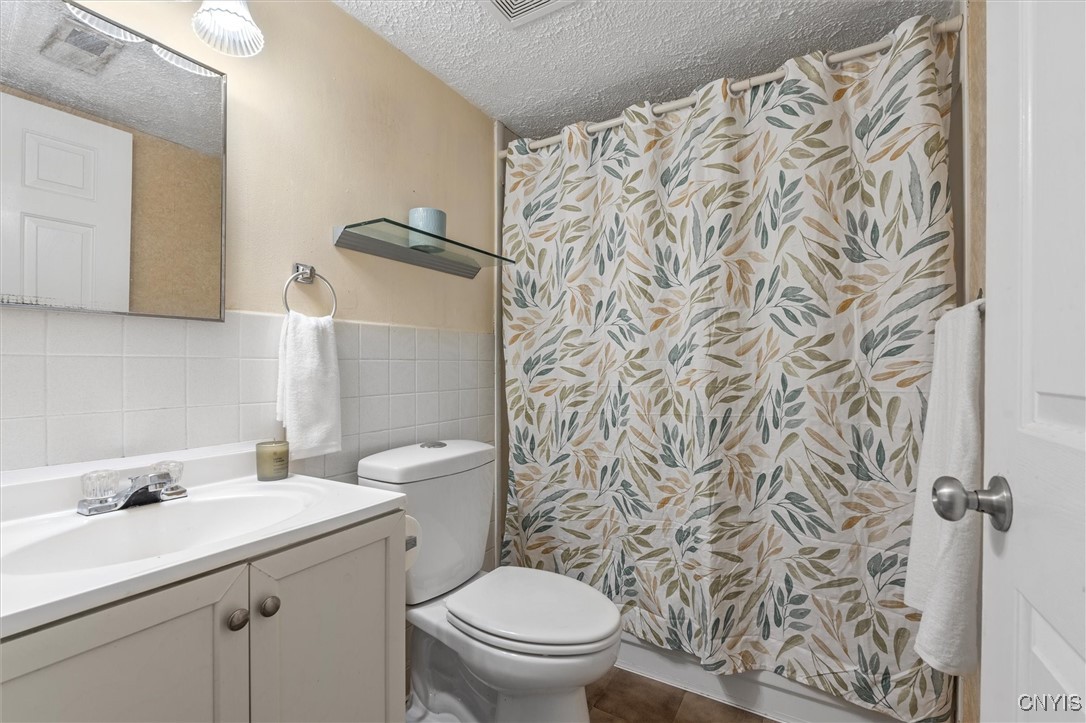 7700 Fitzpatrick Drive, Clay, New York image 36