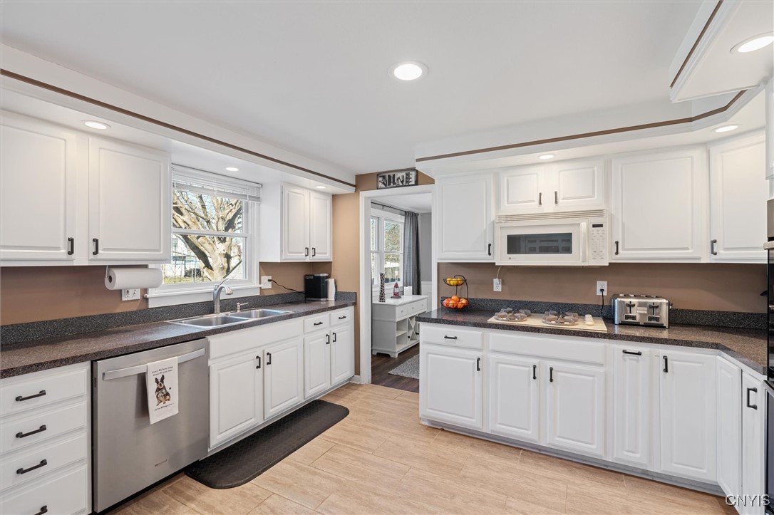 4074 Sesame Path, Clay, New York image 18