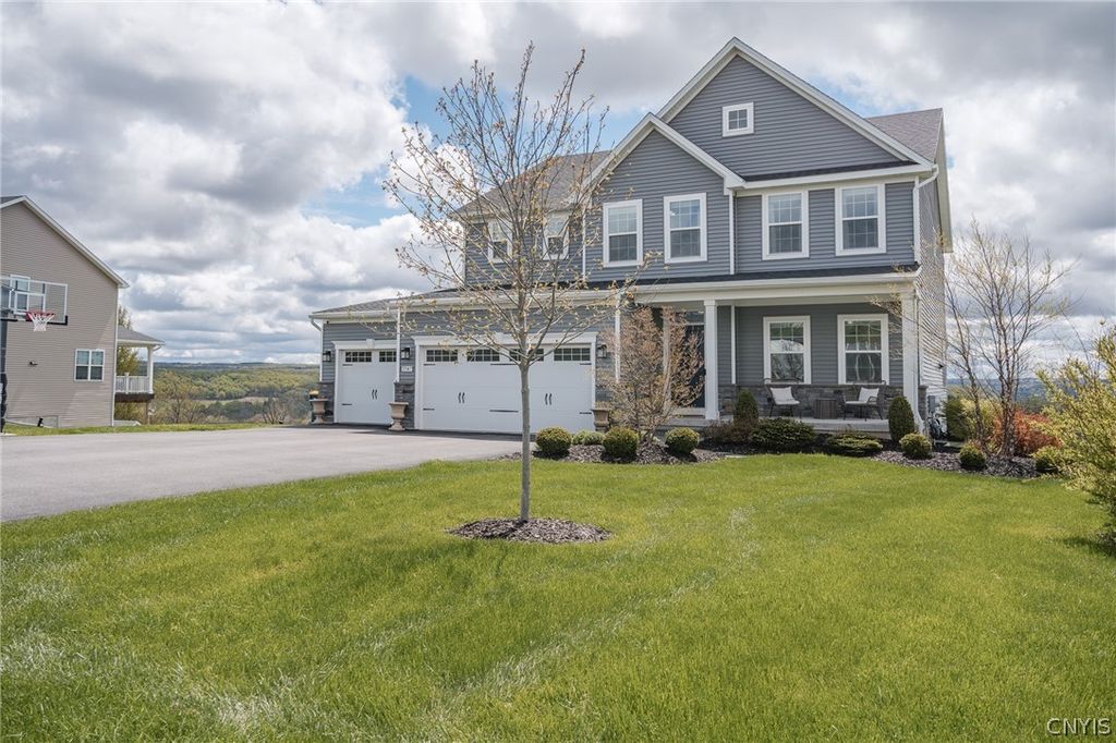 Photo of 5547 Rolling Meadows Way, Camillus, NY 13031 (MLS # S1677971)