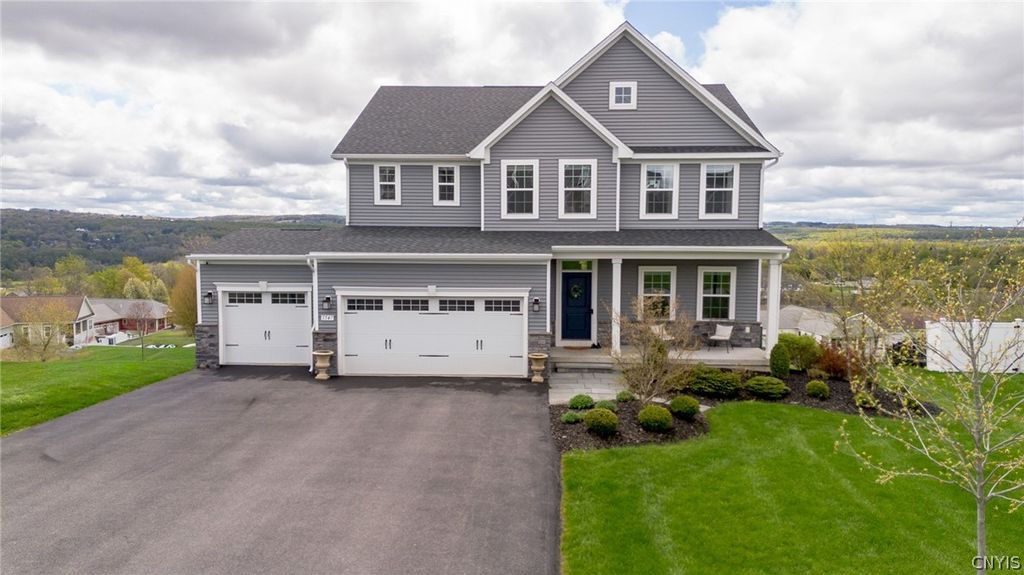 Photo of 5547 Rolling Meadows Way, Camillus, NY 13031 (MLS # S1677971)