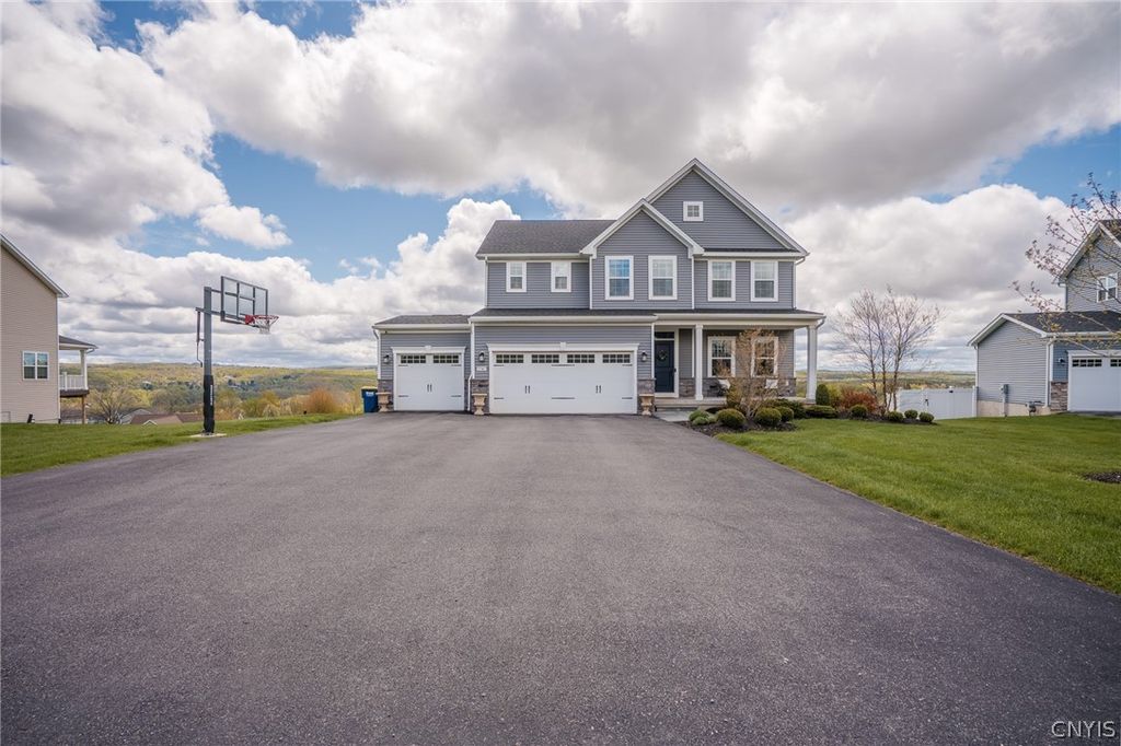 Photo of 5547 Rolling Meadows Way, Camillus, NY 13031 (MLS # S1677971)