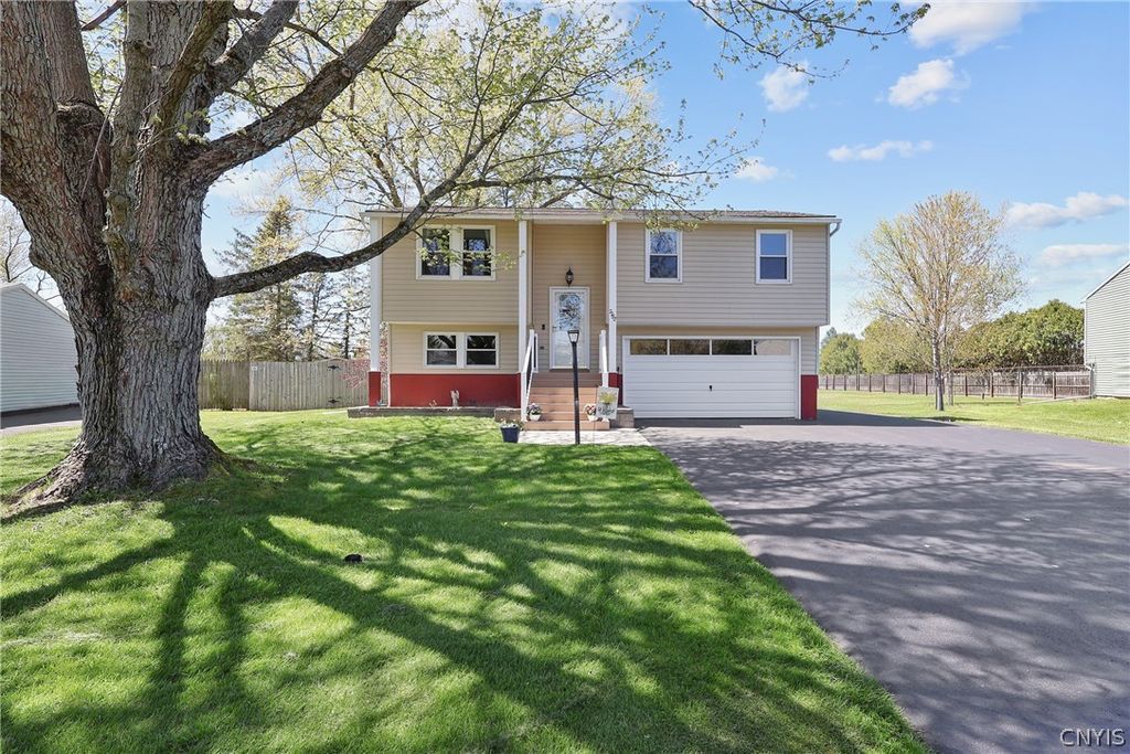 Photo of 7782 Patchmark Lane, Cicero, NY 13039 (MLS # S1676575)