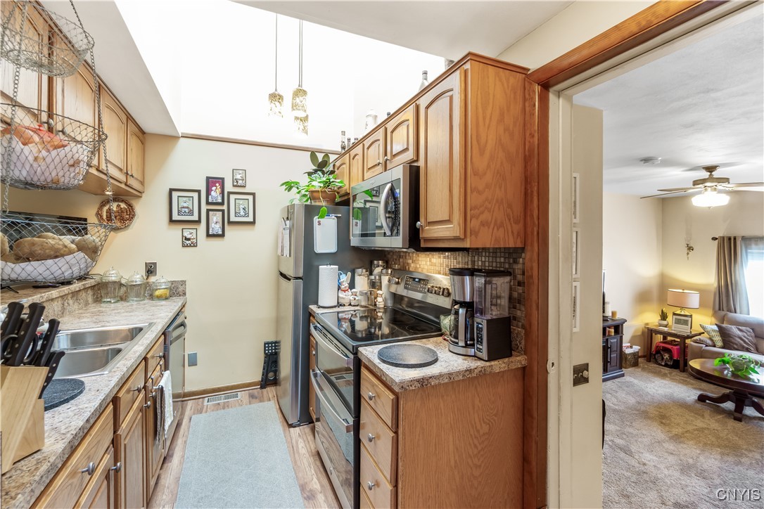 105 Tuller Road, Cicero, New York image 5
