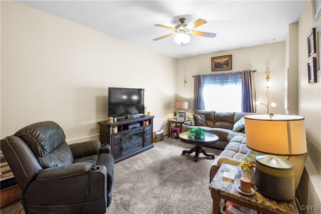 105 Tuller Road, Cicero, New York image 3