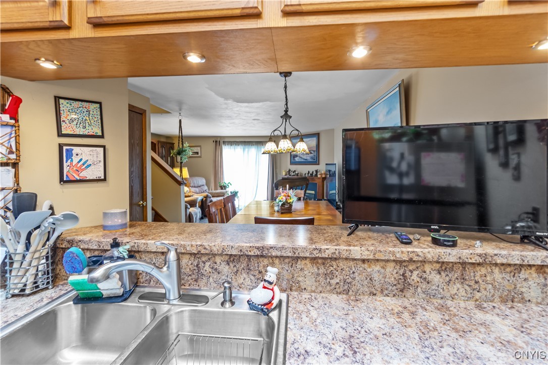 105 Tuller Road, Cicero, New York image 6