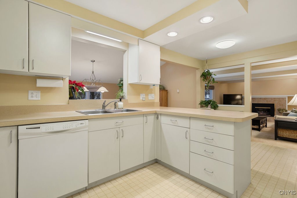 4969 Look Kinney Circle, Clay, New York image 4