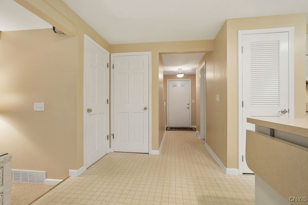 4969 Look Kinney Circle, Clay, New York image 12