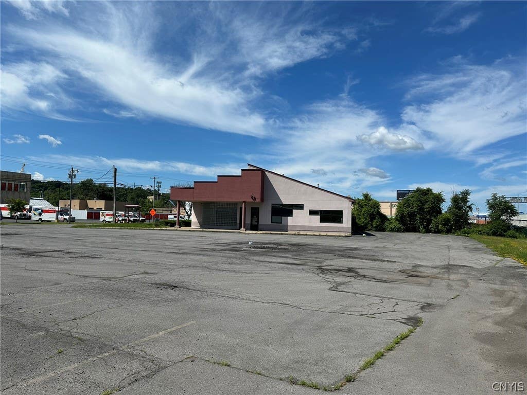 Photo of 961 Canal Street, Syracuse, NY 13210 (MLS # S1694180)