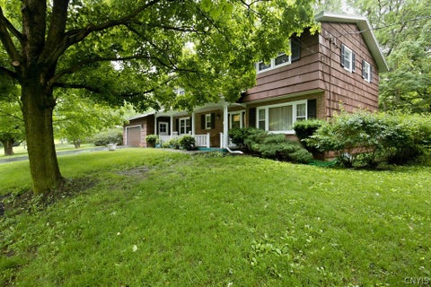 Homes For Sale - 119 Stanwood Lane<br/> Manlius, NY 13104
