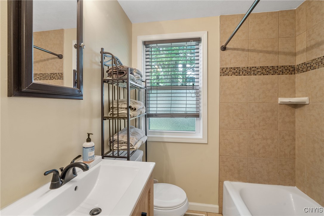 111 Patricia Lane, Cicero, New York image 24