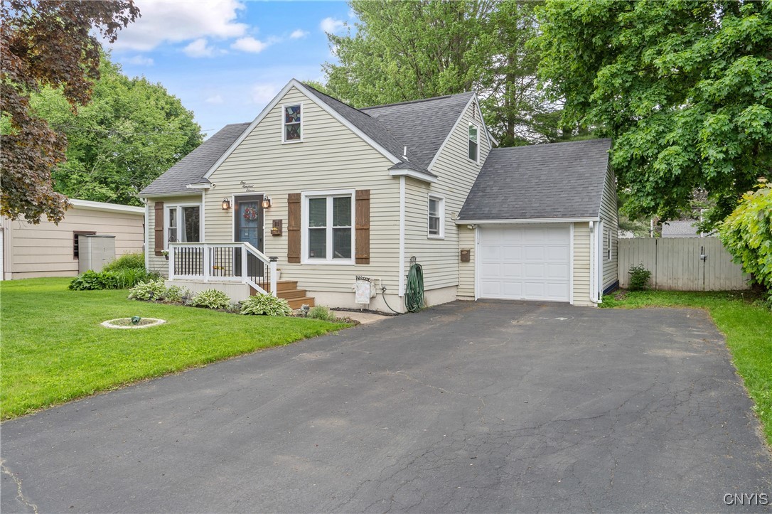 111 Patricia Lane, Cicero, New York image 2