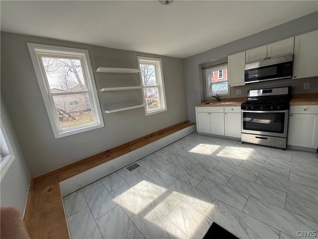 Photo of 250 W 2nd Street #3, Oswego, NY 13126 (MLS # S1674383)