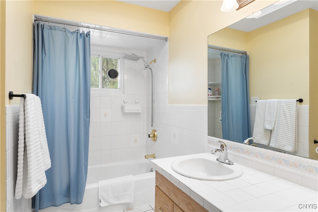 27 Cascade Drive, New Hartford, New York image 24