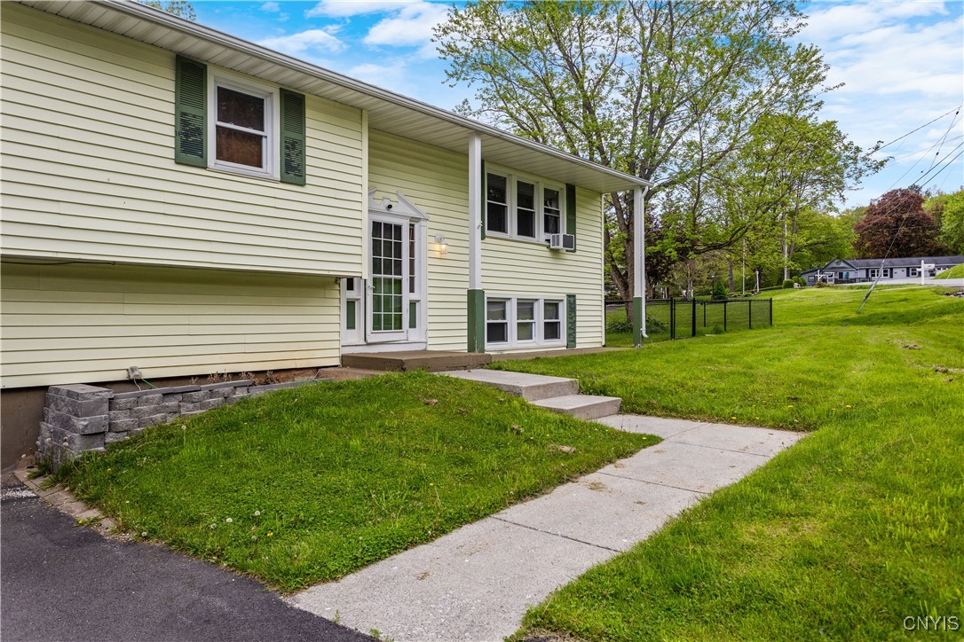 27 Cascade Drive, New Hartford, New York image 2