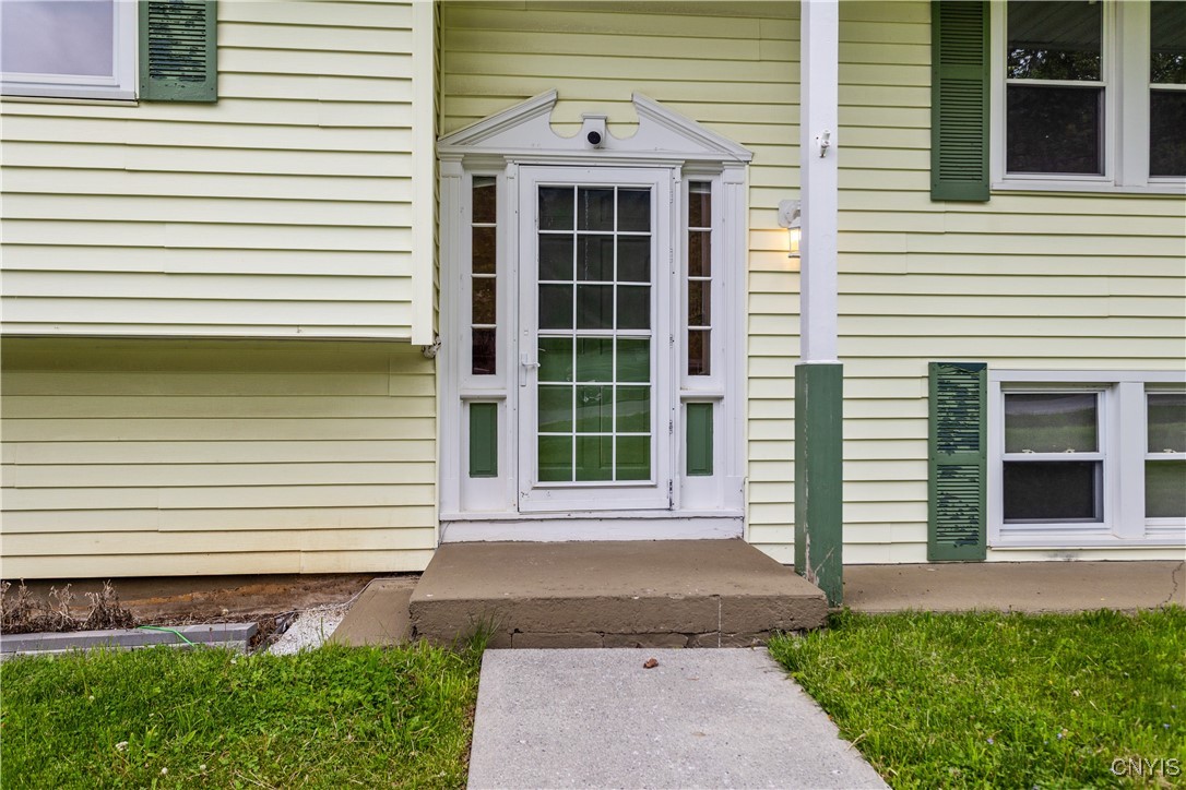 27 Cascade Drive, New Hartford, New York image 3