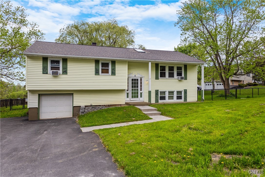 27 Cascade Drive, New Hartford, New York image 1