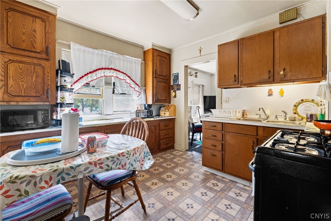 422-424 Monticello Drive N