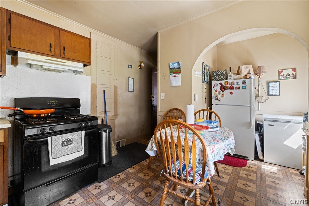 422-424 Monticello Drive N