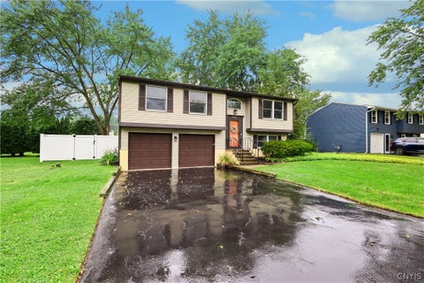 Homes For Sale - 8422 Zenith Drive<br/> Clay, NY 13027
