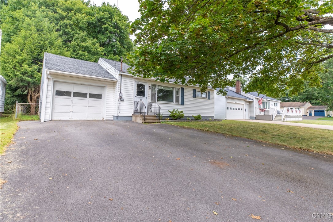 162 Deerfield Drive W