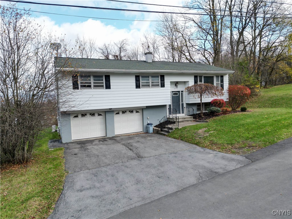 2223 Pinnacle Drive, Utica, New York image 2