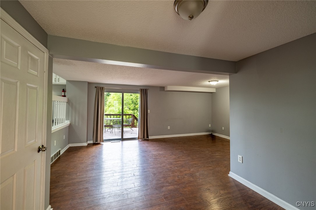 8536 Snowshoe Trail, Cicero, New York image 3