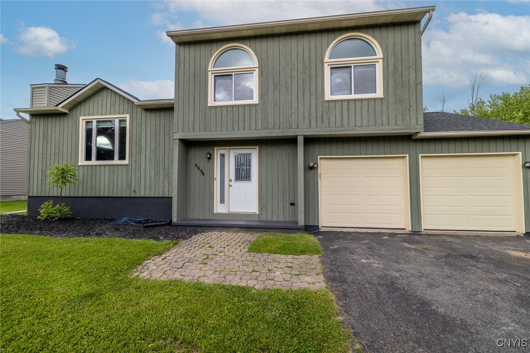 8536 Snowshoe Trail, Cicero, New York image 2