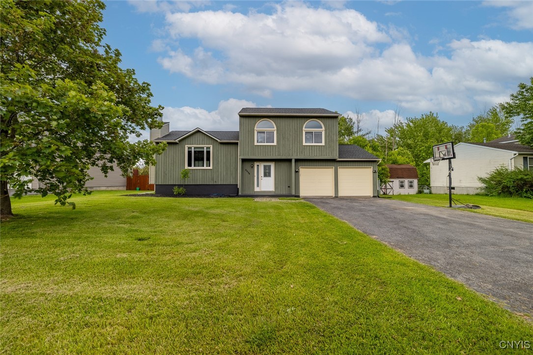 8536 Snowshoe Trail, Cicero, New York image 1