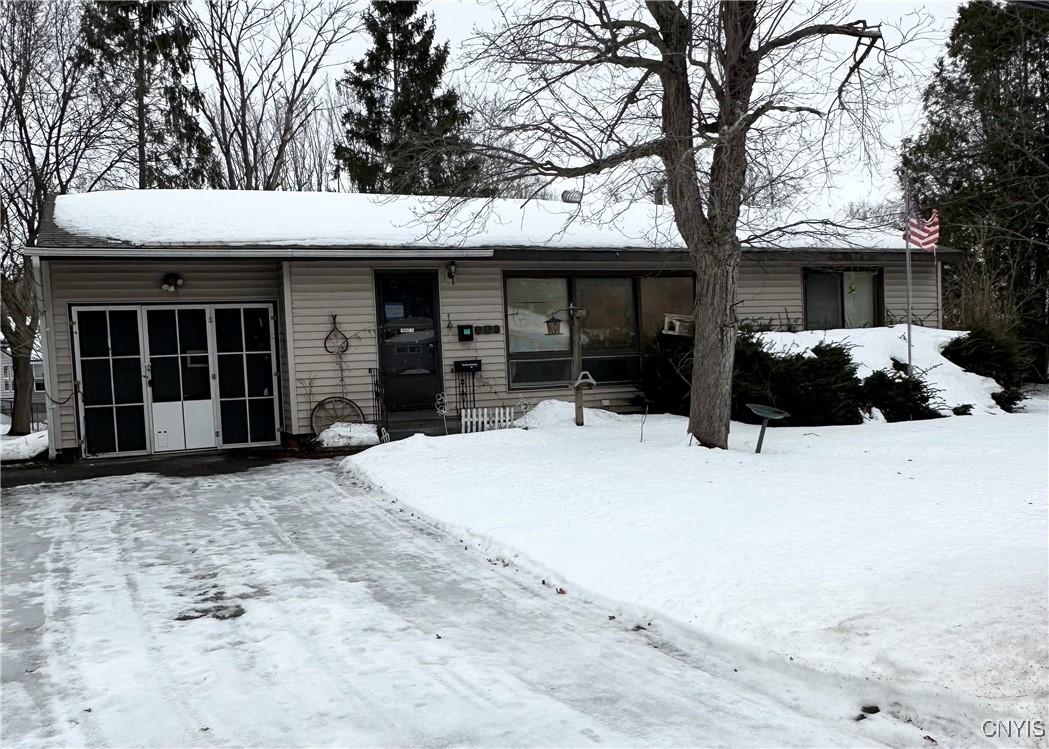 212 Fay Lane, Manlius, New York image 1