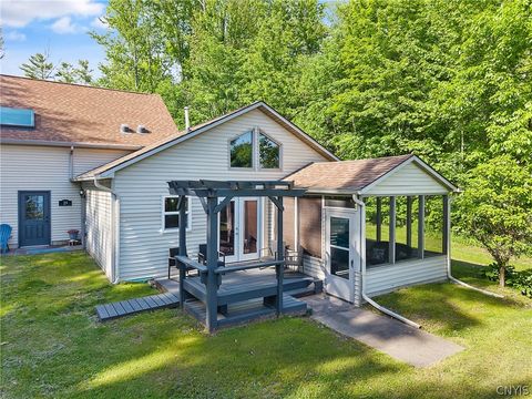 Homes For Sale - 29 Fawn Road<br/> Constantia, NY 13028