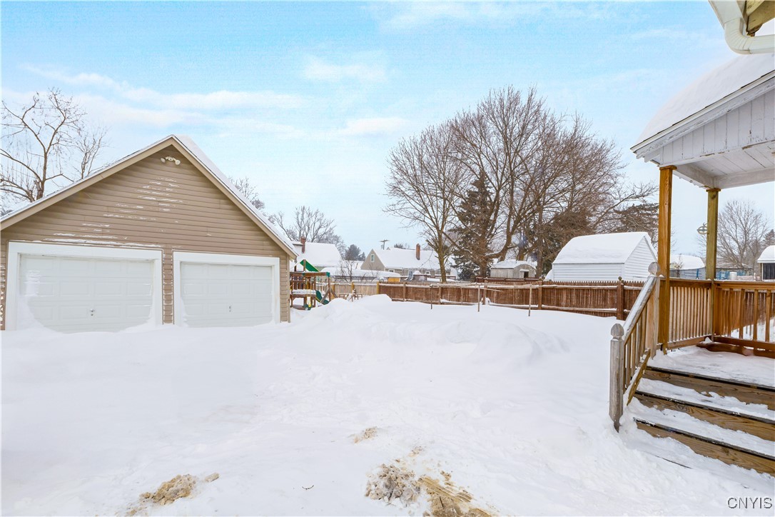 407 Kingston Road, Utica, New York image 2
