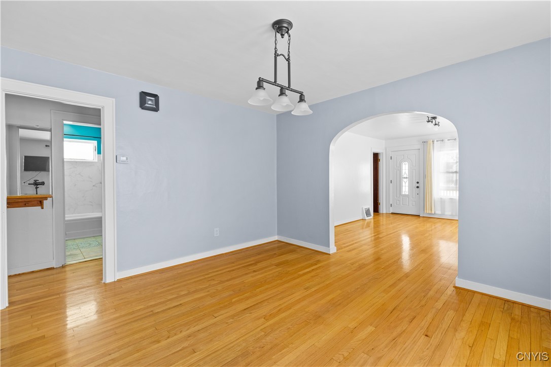 407 Kingston Road, Utica, New York image 10