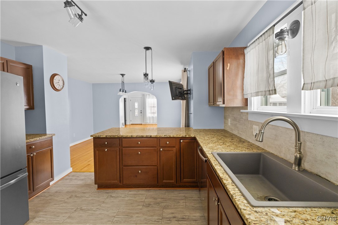 407 Kingston Road, Utica, New York image 14