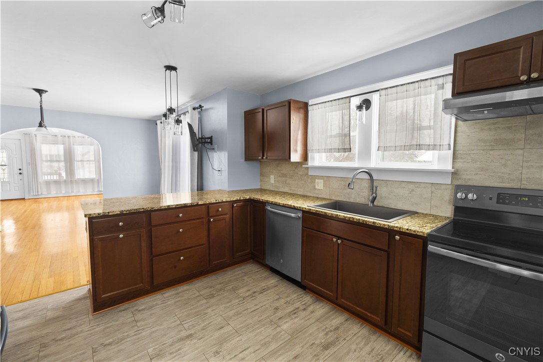 407 Kingston Road, Utica, New York image 13