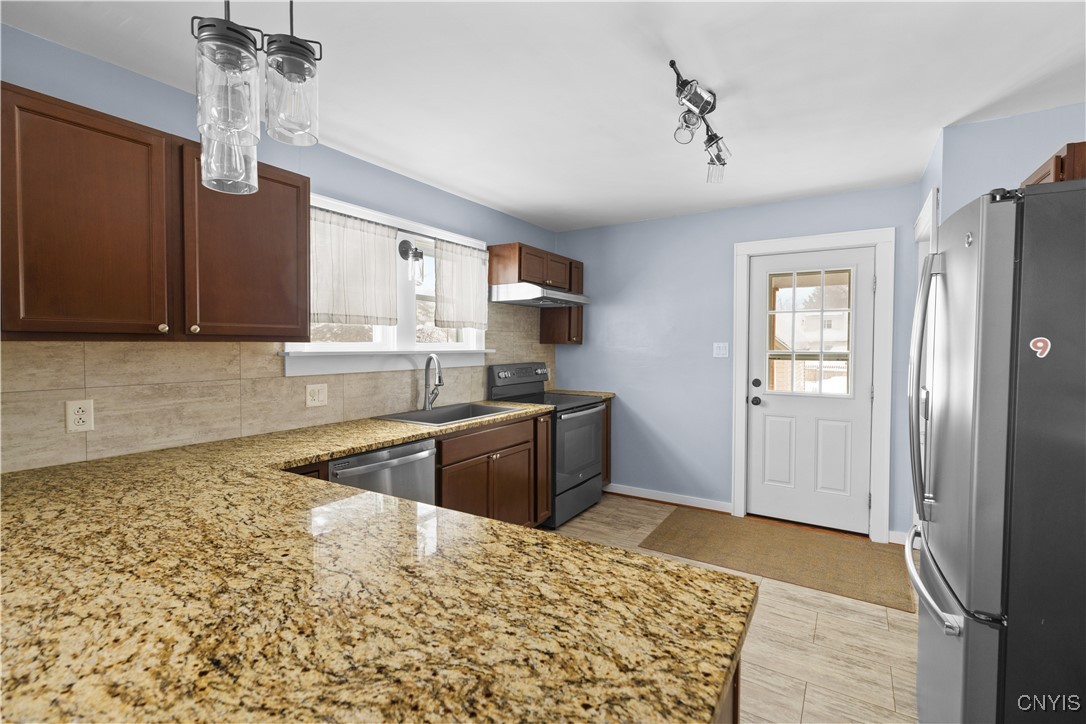 407 Kingston Road, Utica, New York image 12