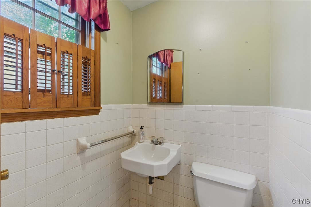 107 Sagamore Drive, Clay, New York image 6