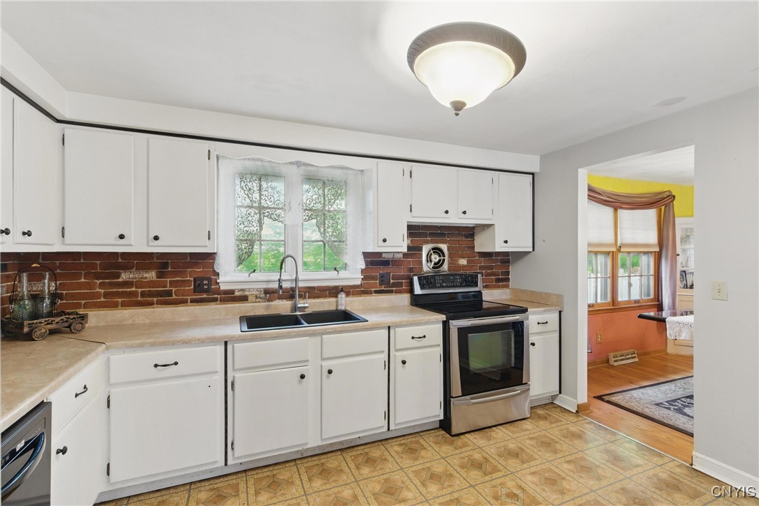 107 Sagamore Drive, Clay, New York image 16